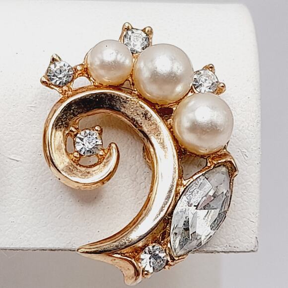 Vintage Crown Trifari Clip Earrings, Faux Pearls & Clear Rhinestones, Gold Tone - Picture 4 of 13